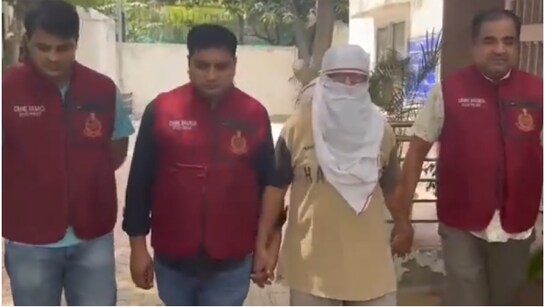 राजस्थान के आश्रम में पुजारी बनकर रह रहा था सीरियल किलर 'डॉक्टर डेथ', सबूत  मिटाने के लिए मगरमच्छ को खिलाता था लाशें | Doctor Death, fugitive serial  killer who ...