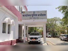 पुलिस लाइन में ज्वाइनिंग करने आए तीन कॉन्स्टेबल गिरफ्तार, SP के आदेश पर हुई कार्रवाई पुलिस लाइन में ज्वाइनिंग करने आए तीन कॉन्स्टेबल गिरफ्तार, SP के आदेश पर हुई कार्रवाई