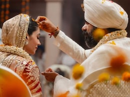 सिंदूर प्यार के लिए है... वेडिंग फोटोग्राफर ने शेयर की दूल्हा-दुल्हन की फोटो, पोस्ट में लिखी ऐसी बात, नाराज़ हो गए यूजर्स