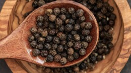 Is Black Pepper Or Kali Mirchi Good For Health? 7 Hidden Benefits Explained