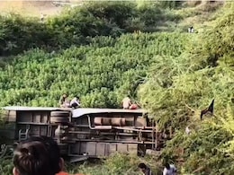 Bhind Road Accident: भिंड-इटावा NH 719 पर भीषण सड़क हादसा,अनियंत्रित होकर खाई में गिरी बस, कई यात्री घायल Bhind Road Accident: भिंड-इटावा NH 719 पर भीषण सड़क हादसा,अनियंत्रित होकर खाई में गिरी बस, कई यात्री घायल