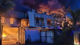 Solapur Fire : सोलापुरातील MIDC मध्ये अग्नितांडव, तीन कर्मचाऱ्यांचा मृत्यू; अद्यापही अनेकजण अडकल्याची भीती