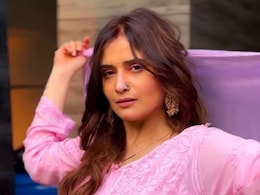आरती सिंह का त्रियुगीनारायण मंदिर में दोबारा शादी के बाद नया वीडियो, 27 साल पुराने गाने पर गोविंदा की भांजी ने किया डांस आरती सिंह का त्रियुगीनारायण मंदिर में दोबारा शादी के बाद नया वीडियो, 27 साल पुराने गाने पर गोविंदा की भांजी ने किया डांस