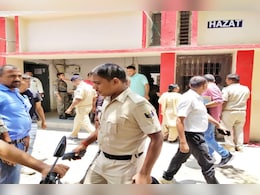 सिपाही से हाथ छुड़ाया और हो गए रफूचक्कर... समस्तीपुर में पेशी के लिए आए 4 कैदी कोर्ट से फरार सिपाही से हाथ छुड़ाया और हो गए रफूचक्कर... समस्तीपुर में पेशी के लिए आए 4 कैदी कोर्ट से फरार