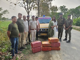 बिहार में मरीज की जगह एंबुलेंस में मिला करीब 80 किलो गांजा, 3 तस्कर गिरफ्तार बिहार में मरीज की जगह एंबुलेंस में मिला करीब 80 किलो गांजा, 3 तस्कर गिरफ्तार
