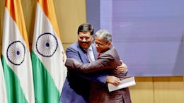 Brother's Hug, "Integrity" Advice: Former, Incoming Chief Justices' Bonhomie