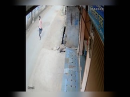 Shivpuri News: पहले दी मजदूर को पैसा सही से गिनने की सलाह, फिर खुद ही झपटकर हुआ फरार... CCTV में कैद हुई घटना