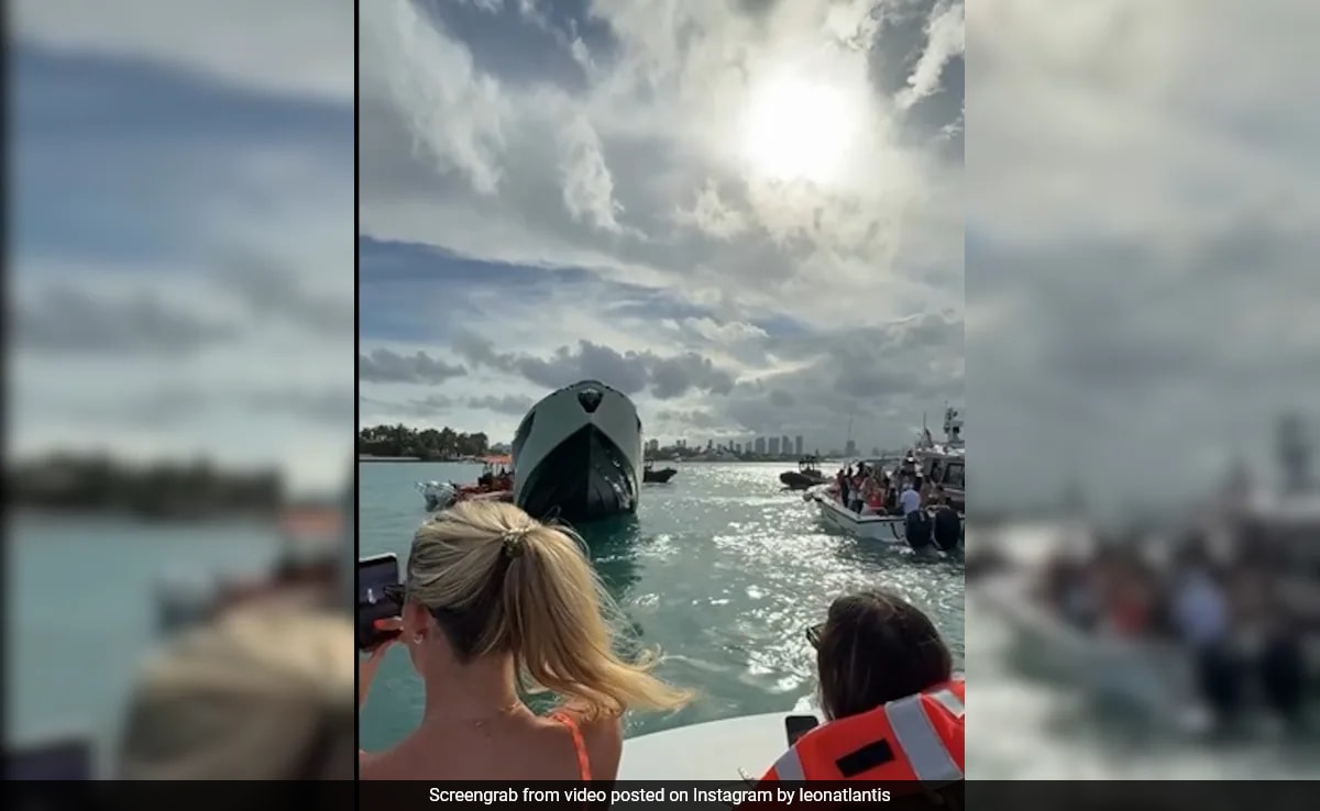 Група от около 30 инфлуенсъди на бикини решиха да вземат