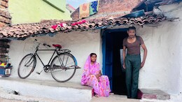 PM Awas Yojana: छत्तीसगढ़ में प्रधानमंत्री आवास योजना का हाल, इस जगह घर के लिए वर्षों से तरस रहे लोग