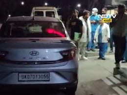 Shocking News: अख्ख कुटुंब संपलं, एकाच घरातील 7 जणांनी आयुष्य संपवलं, कारमध्ये बसले अन्... Shocking News: अख्ख कुटुंब संपलं, एकाच घरातील 7 जणांनी आयुष्य संपवलं, कारमध्ये बसले अन्...
