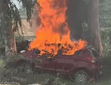 CNG Car Fire: चलती सीएनजी कार में अचानक लगी आग, नहीं खुला गाड़ी का दरवाजा; ड्राइवर की जिंदा जलकर मौत