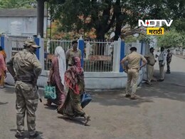 Ajit Pawar Beed Visit: नातेवाईकांना नो एन्ट्री, रुग्णांचे हाल! अजित पवारांच्या बीड दौऱ्याचा सामान्यांना फटका Ajit Pawar Beed Visit: नातेवाईकांना नो एन्ट्री, रुग्णांचे हाल! अजित पवारांच्या बीड दौऱ्याचा सामान्यांना फटका