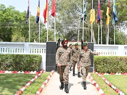आर्मी कमांडर ने सूरतगढ़ मिलिट्री स्टेशन का किया दौरा आर्मी कमांडर ने सूरतगढ़ मिलिट्री स्टेशन का किया दौरा