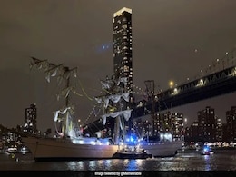 Witnesses Share Horror of Brooklyn Bridge Collision: "Saw People Hanging From The Sails" Witnesses Share Horror of Brooklyn Bridge Collision: "Saw People Hanging From The Sails"