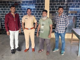 Mumbai Local : लोकलमध्ये दिव्यांग महिलेला मारहाण, Video Viral होताच एका तासामध्ये आरोपीला अटक Mumbai Local : लोकलमध्ये दिव्यांग महिलेला मारहाण, Video Viral होताच एका तासामध्ये आरोपीला अटक