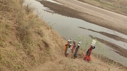 Rajasthan: ऐसा गांव जहां 78 साल बाद भी गंदा पानी पीने को हैं मजबूर, नसीब से मिलता नदी का मटमैला पानी
