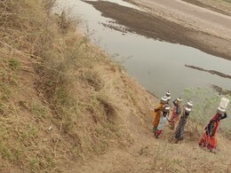 Rajasthan: ऐसा गांव जहां 78 साल बाद भी गंदा पानी पीने को हैं मजबूर, नसीब से मिलता नदी का मटमैला पानी