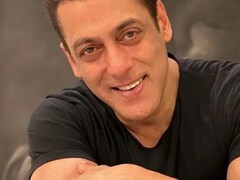 58 साल में कितने बदले सलमान खान, 60 सेकेंड और 20 तस्वीरों में देखें भाईजान के अलग-अलग रंग