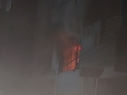 कानपुर की जूता फैक्‍ट्री में लगी भीषण आग, इमारत में फंसे लोगों को सुरक्षित निकाला