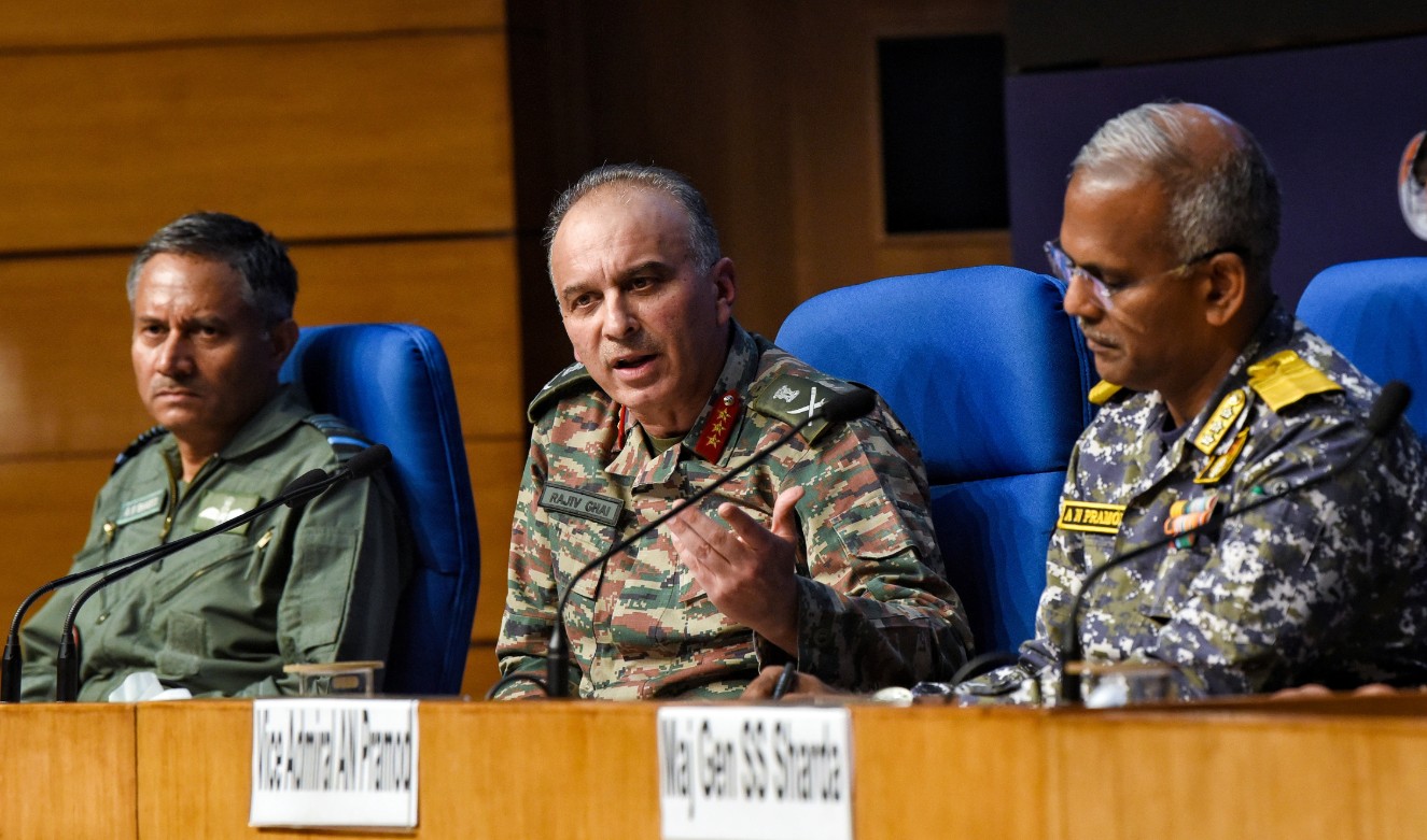 एक दूसरे पर गोली नहीं चलाएंगे, बॉर्डर पर कम होगी सैनिकों की संख्या... भारत-पाक DGMO में बनी सहमति