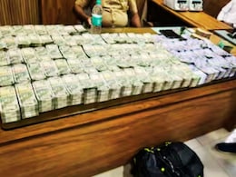 Buldhana News : रस्त्यांवर धावत होती नोटांनी भरलेली कार; 180 किमीनंतर पोलिसांनी हटकलं, गाडीचं दार उघडताच... Buldhana News : रस्त्यांवर धावत होती नोटांनी भरलेली कार; 180 किमीनंतर पोलिसांनी हटकलं, गाडीचं दार उघडताच...