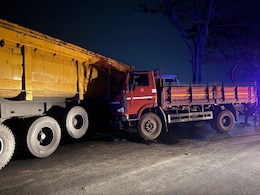 Raipur Road Accident: ट्रक और ट्रेलर की जोरदार टक्कर, 13 महिलाओं और बच्चों की मौत, 11 घायल Raipur Road Accident: ट्रक और ट्रेलर की जोरदार टक्कर, 13 महिलाओं और बच्चों की मौत, 11 घायल