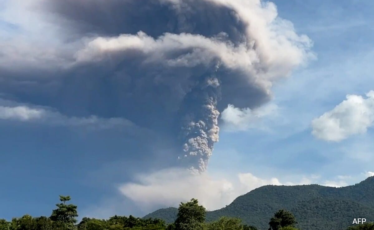 Jakarta A volcano in eastern Indonesia erupted Monday spewing an