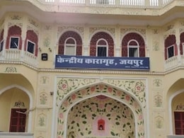 जयपुर सेंट्रल जेल की सुरक्षा में सेंध, कैदियों के पास मिली 37,000 से ज्यादा नशीली गोलियां और 6 मोबाइल   जयपुर सेंट्रल जेल की सुरक्षा में सेंध, कैदियों के पास मिली 37,000 से ज्यादा नशीली गोलियां और 6 मोबाइल