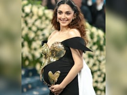 Met Gala 2025: कियारा आडवाणी ने रेड कार्पेट पर फ्लॉन्ट किया बेबी बंप, फैन्स बोले बेबी मल्होत्रा का भी हो गया डेब्यू Met Gala 2025: कियारा आडवाणी ने रेड कार्पेट पर फ्लॉन्ट किया बेबी बंप, फैन्स बोले बेबी मल्होत्रा का भी हो गया डेब्यू