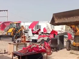 JCB से ड्राइवर को उल्टा लटकाकर पीटनेवाले तेजपाल की प्रॉपर्टी पर चला बुलडोजर - देखिए तस्वीरें JCB से ड्राइवर को उल्टा लटकाकर पीटनेवाले तेजपाल की प्रॉपर्टी पर चला बुलडोजर - देखिए तस्वीरें