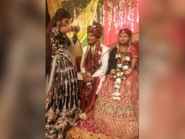 शादी में बहन ने किया ऐसा डांस बिगड़ गया दुल्हन का मूड, सलमान के गाने पर स्टेप्स देख उड़ गए सबके होश, लोगों ने पूछा- शादी हुई क्या? शादी में बहन ने किया ऐसा डांस बिगड़ गया दुल्हन का मूड, सलमान के गाने पर स्टेप्स देख उड़ गए सबके होश, लोगों ने पूछा- शादी हुई क्या?