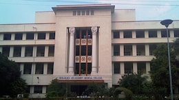 Pune News : पुण्यातील मेडिकल कॉलेजात रॅगिंग करणं भोवलं, तिन्ही डॉक्टरांवर मोठी कारवाई