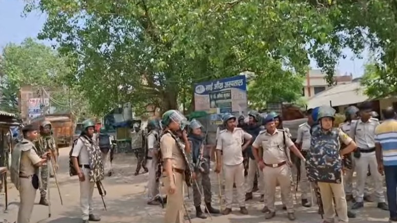 बिहार के सासाराम में युवक की हत्‍या पर भारी बवाल, गुस्‍साए लोगों ने पुलिस पर किया पथराव