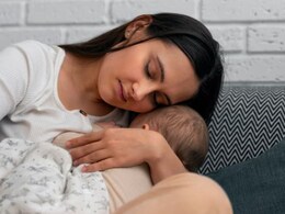 बस गोदी में सोता है बच्चा और बेड पर लेटते ही रोने लगता है? डॉक्टर से जान लें इस आदत को कैसे ठीक करें बस गोदी में सोता है बच्चा और बेड पर लेटते ही रोने लगता है? डॉक्टर से जान लें इस आदत को कैसे ठीक करें