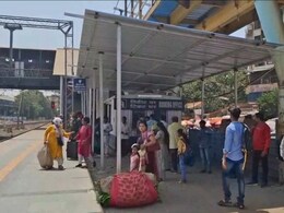 रेलवे स्टेशन पर अब से वीडियो बनाना और फोटो खींचना मना... रेलवे ने ब्लॉगर्स और यूट्यूबर्स के लिए जारी किया आदेश रेलवे स्टेशन पर अब से वीडियो बनाना और फोटो खींचना मना... रेलवे ने ब्लॉगर्स और यूट्यूबर्स के लिए जारी किया आदेश