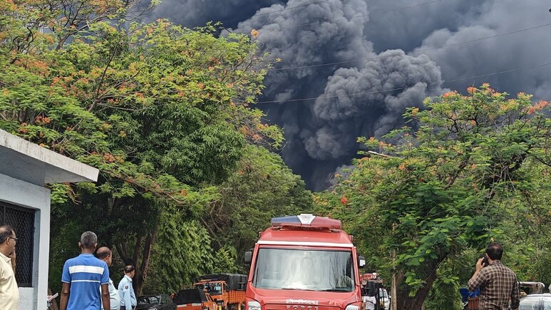 Nashik News : जिंदाल कंपनीची आग 54 तासांनंतरही धुमसतेय; NDRF, CBRN ची पथके घटनास्थळी