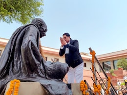 New CJI: भारत के 52वें CJI बने जस्टिस बीआर गवई, शपथ लेते ही मां के छुए पैर, पीएम मोदी समेत पूरी कैबिनेट हुई शामिल