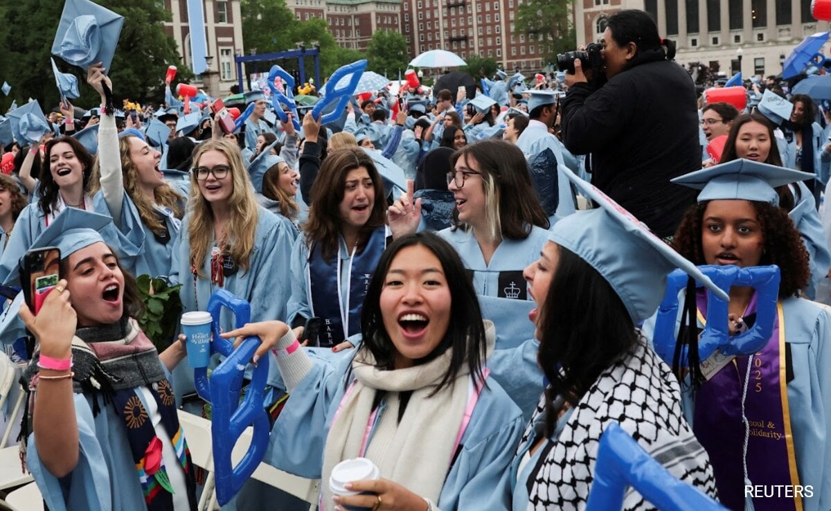 Пекин Китайски студенти с оферти от американски университети изразиха отчаяние