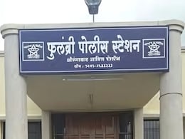 SSC Result : 70 टक्के गुण मिळाले तरी विद्यार्थ्याची आत्महत्या; कारण ऐकून सर्वांनाच धक्का बसला SSC Result : 70 टक्के गुण मिळाले तरी विद्यार्थ्याची आत्महत्या; कारण ऐकून सर्वांनाच धक्का बसला