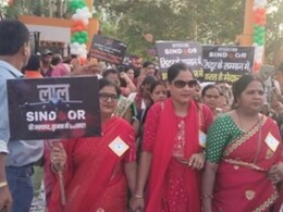 Rajasthan: अजमेर में महिलाओं ने निकाली 3 किमी लंबी 'सिंदूर यात्रा', सैनिकों के सम्मान में किया समर्पित Rajasthan: अजमेर में महिलाओं ने निकाली 3 किमी लंबी 'सिंदूर यात्रा', सैनिकों के सम्मान में किया समर्पित