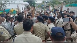 MP Politics : बैतूल में CM मोहन के कार्यक्रम से पहले कांग्रेसियों का हंगामा, पुलिस से जोरदार झड़प; 50 कार्यकर्ता हिरासत में