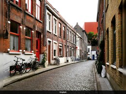 "Stop Stealing Cobblestones": Bruges Pleads With Tourists As Historic Streets Crumble Underfoot "Stop Stealing Cobblestones": Bruges Pleads With Tourists As Historic Streets Crumble Underfoot