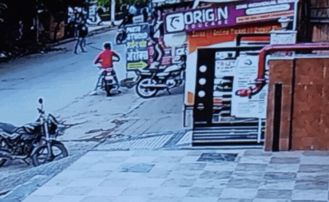 Rajasthan: कोटा में मोबाइल शॉप पर बैठे युवक की दिनदहाड़े गोली मारकर हत्या,  CCTV में कैद हमलावर