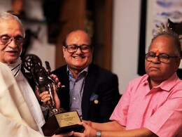 Gulzar Jnanpith Award : 90 वर्षीय गुलजार यांना ज्ञानपीठ प्रदान; भारतातील साहित्य क्षेत्रातील सर्वोच्च पुरस्काराने केलं सन्मानित