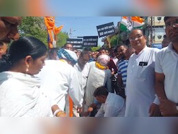 पीएम मोदी का पुतला जलाना पड़ा महंगा, पुलिस ने कांग्रेसियों पर कर दी कार्रवाई  पीएम मोदी का पुतला जलाना पड़ा महंगा, पुलिस ने कांग्रेसियों पर कर दी कार्रवाई