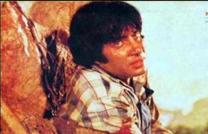 Amitabh Bachchan का बचपन से अब तक ऐसे बदलता रहा लुक, VIDEO देख कहेंगे हर दौर में स्टाइलिश