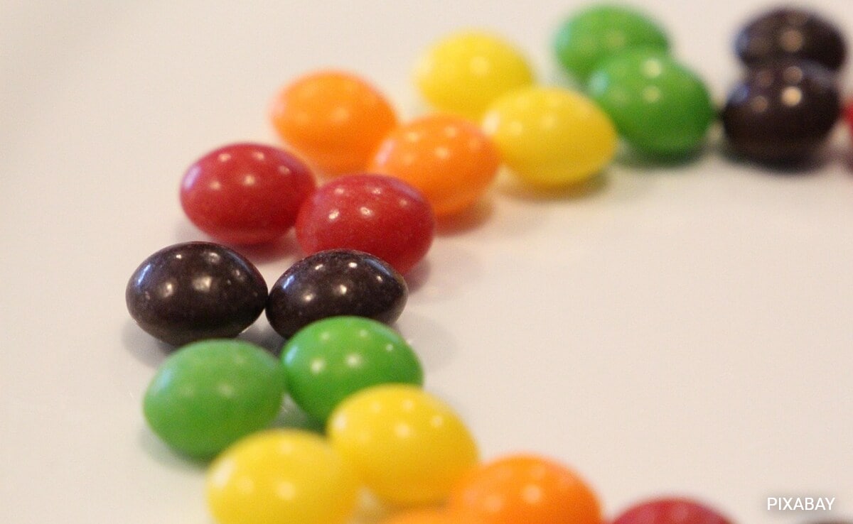 New Delhi Skittles цветните бонбони известни със своя лозунг Taste