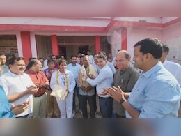 MP 12th Topper: कच्चे मकान और गरीबी की बेड़ियों को तोड़ परिवार का बढ़ाया मान, जानें क्या कहती है एमपी 12वीं बोर्ड की टॉपर अर्चना MP 12th Topper: कच्चे मकान और गरीबी की बेड़ियों को तोड़ परिवार का बढ़ाया मान, जानें क्या कहती है एमपी 12वीं बोर्ड की टॉपर अर्चना