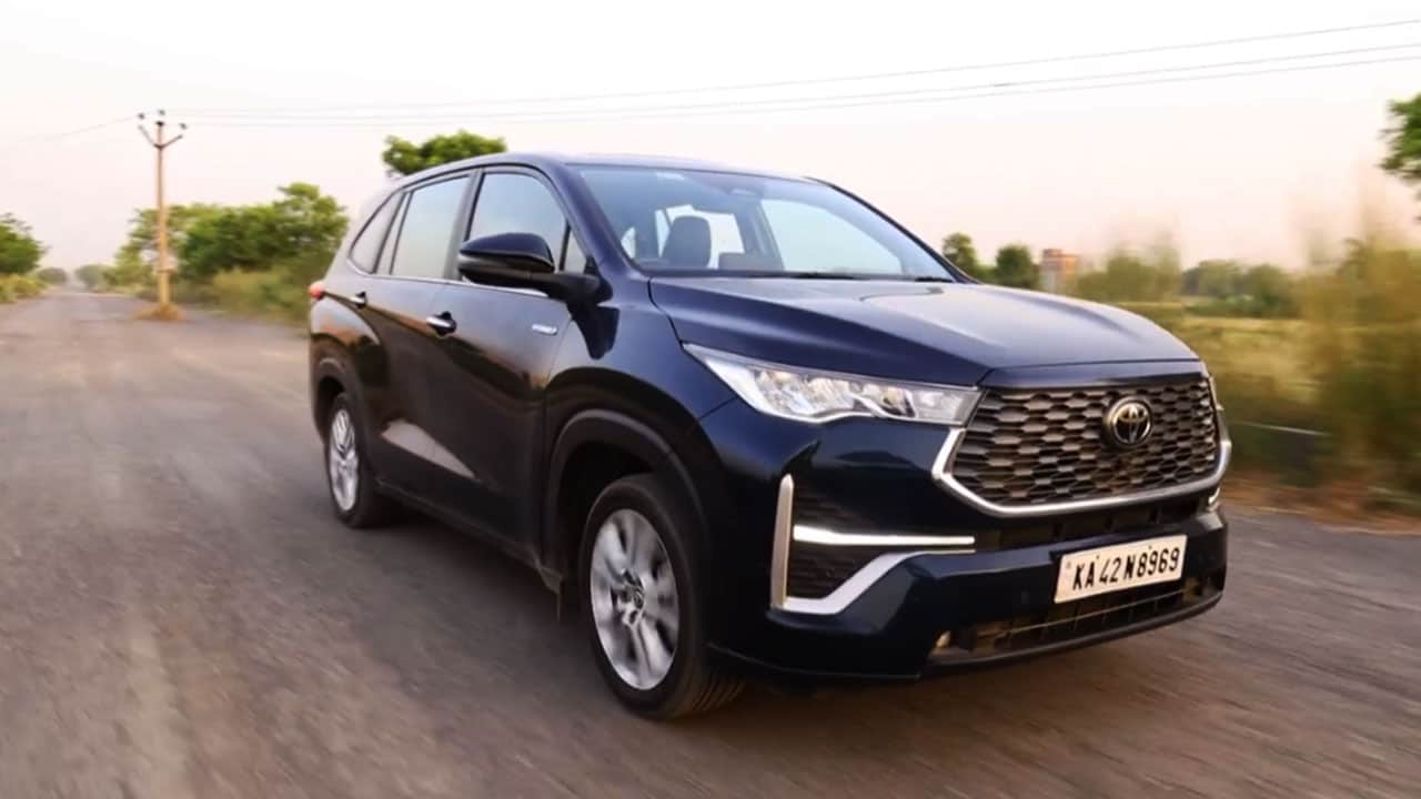Toyota Innova Hycross ZX(O) Hybrid Review | India's Favourite 7-Seater?