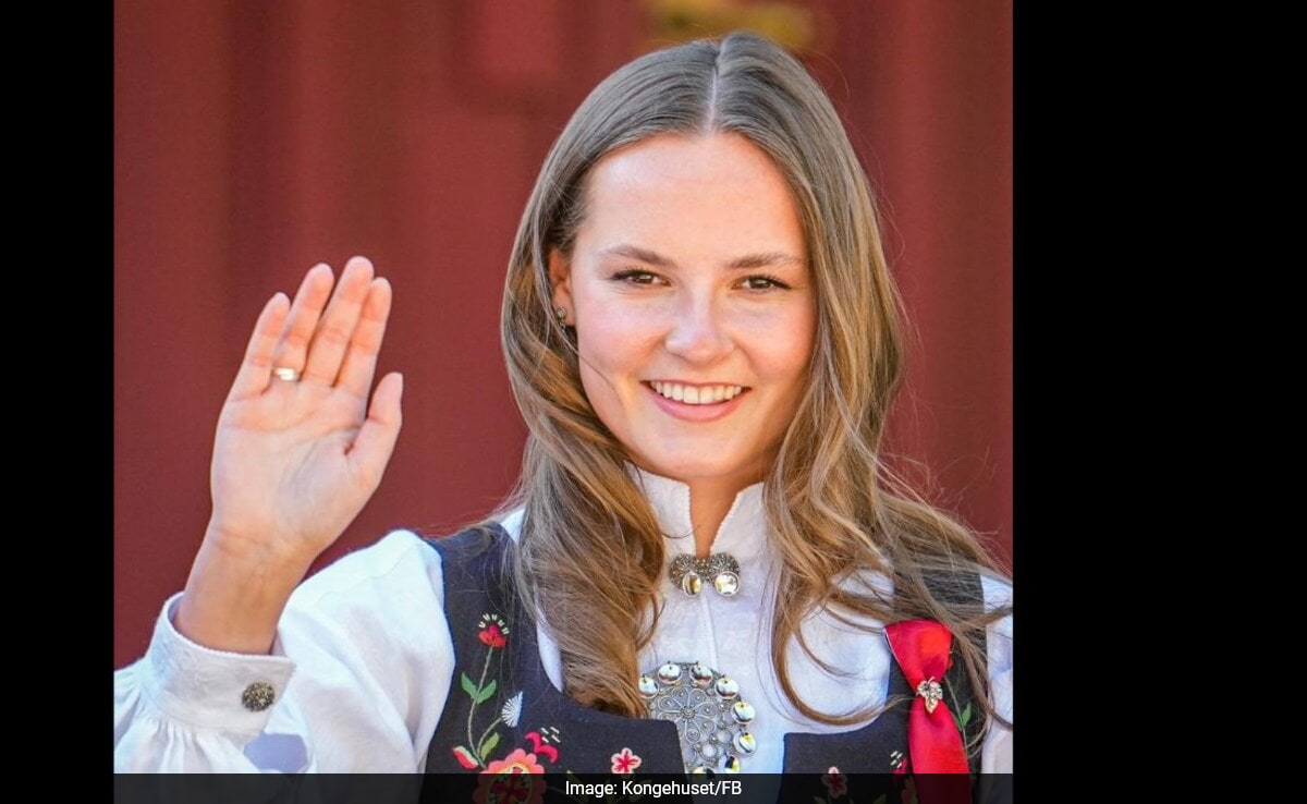 Принцеса Ингрид Александра от Норвегия втора на линия с норвежкия